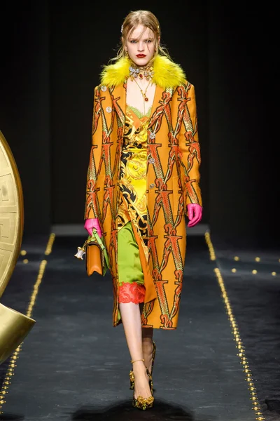 Look 12